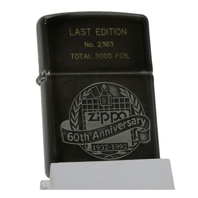 Accendino a benzina zippo, modello 60th anniversary placca